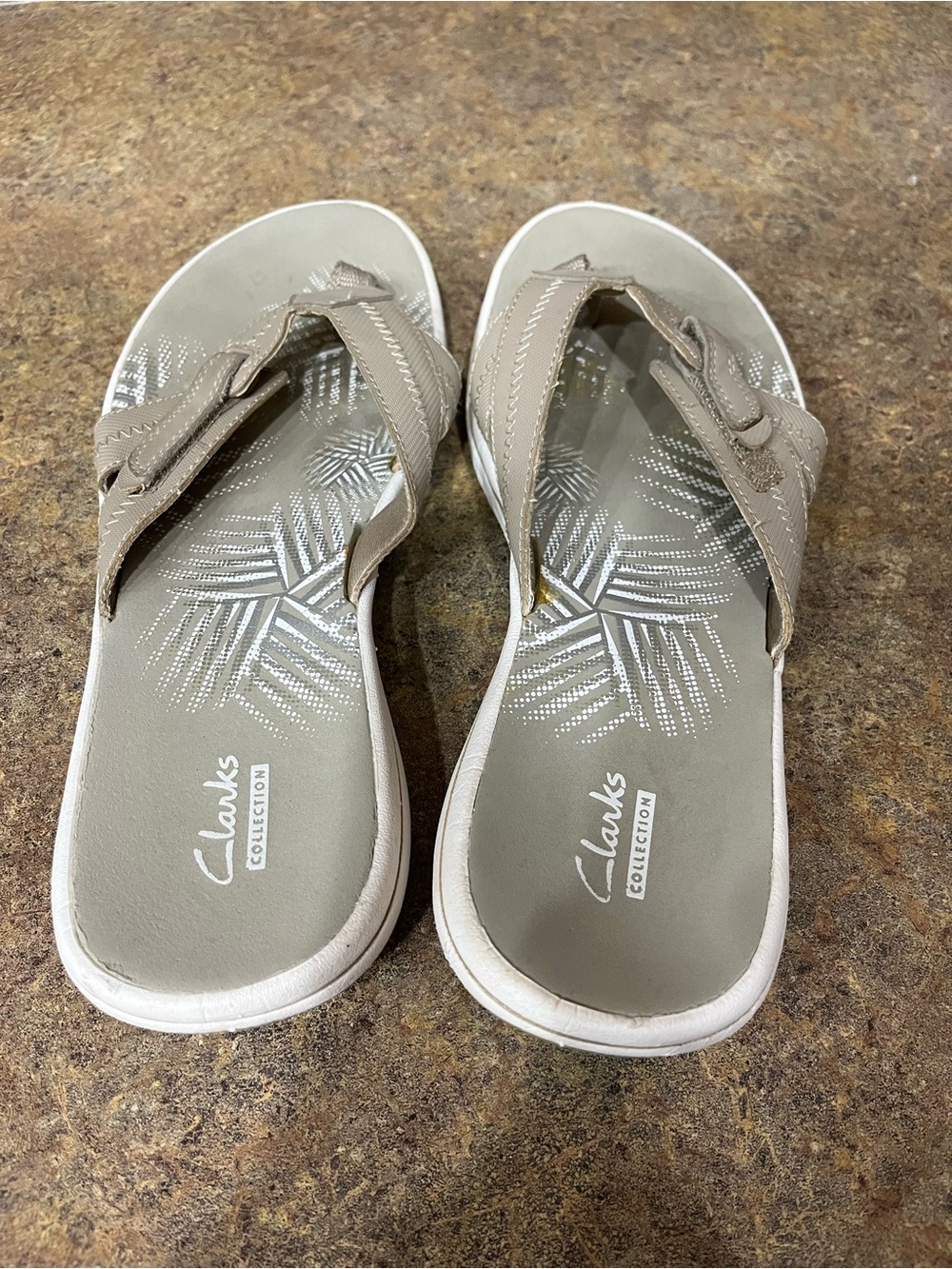Clarks Collection Women’s 9 M Taupe Adjustable Thong Comfort Sandals Vacation